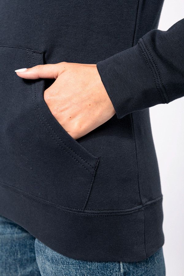 Détail poche kangourou sweat-shirt femme personnalisable Couleur navy - Marque Kariban
