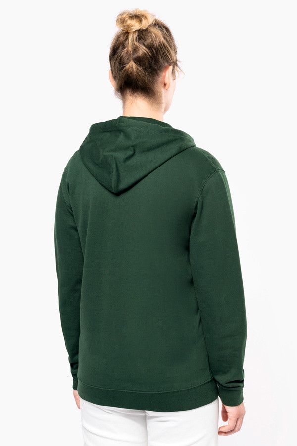 Sweat-shirt personnalisable zippé à capuche couleur vert forêt. Porté par une femme vue de face. Marque Kariban