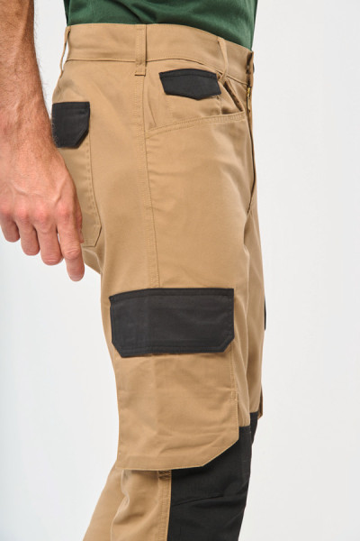 Détail pantalon de travail bicolore personnalisable. Vue latérale jambe droite. Couleur : camel/black - Marque WorkTeam