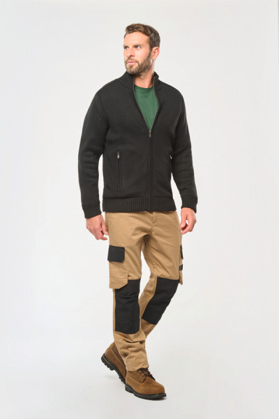 Pantalon de travail bicolore personnalisable porté par un homme. Couleur : camel/black - Marque WorkTeam