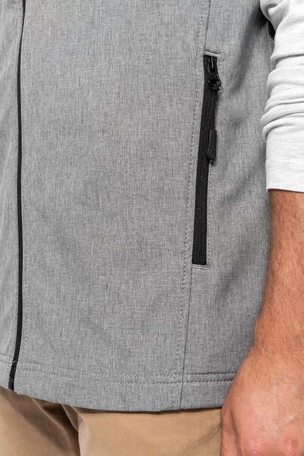 Détail poche latérale zippée bodywarmer softshell personnalisable. Couleur gris - Marque Kariban