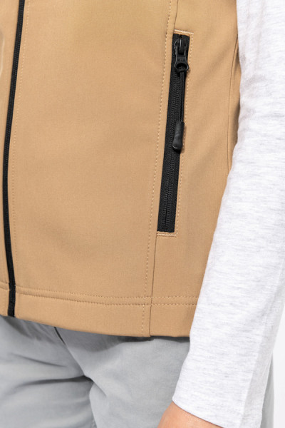 Détail bodywarmer femme softshell poche latérale zippée. Détail bodywarmer femme softshell poche latérale zippée.