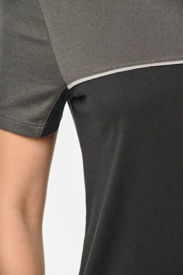 Détail T-shirt bicolore écoresponsable personnalisable - Couleur black dark grey