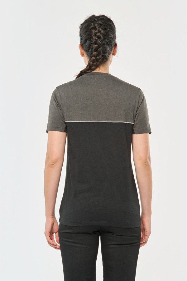 T-shirt bicolore écoresponsable personnalisable - Couleur black dark grey - Porté par une femme - Vue de dos - Marque Workteam