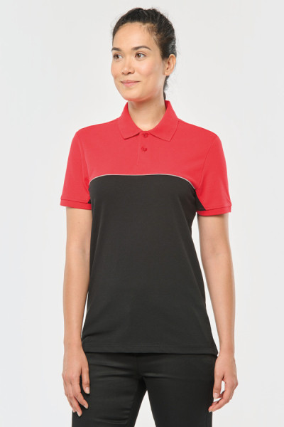Polo bicolore écoresponsable personnalisable porté par une femme - Couleur black/red - Vue de face - Marque Workteam