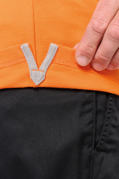 Détail biais fente polo personnalisable - Couleur orange - Marque Workteam Détail biais fente polo personnalisable - Couleur orange - Marque Workteam