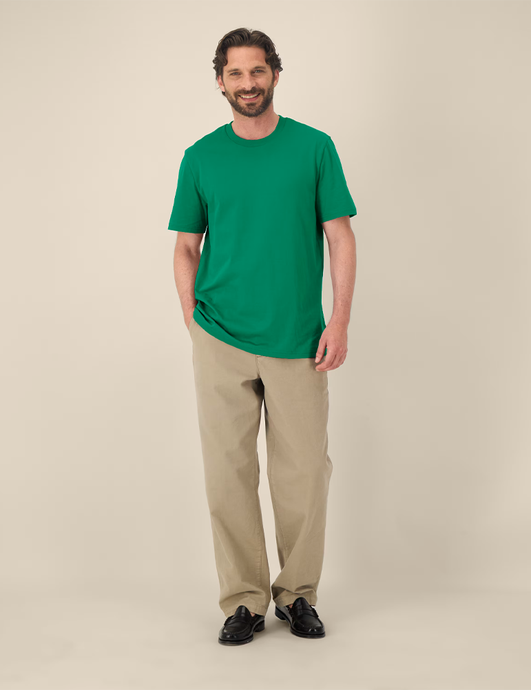 Tshirt manches courtes unisexe sttu169 verdangreen mannequin